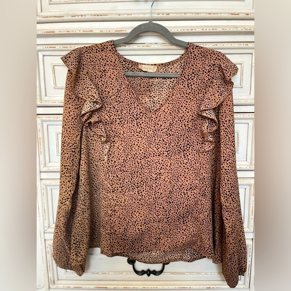 🖤TRENDING! CHEETAH print blouse from Altar’d State, mob wife.